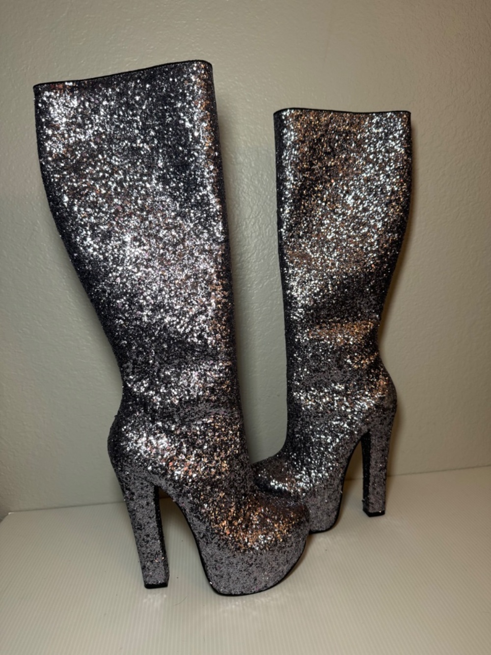 Vintage Luichiny Glitter Hot to Trot Platform Knee-High Boots – Pewter - Picture 5 of 8